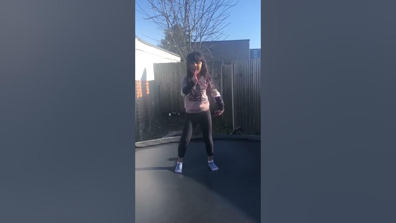 Mohamed Ramadan little girl dancing to "bum bum " song