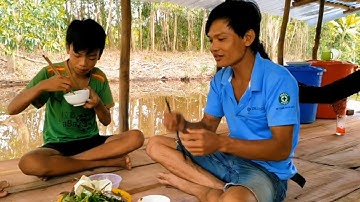 Tép đồng đổ bánh khọt với đậu xanh nước cốt dừa béo ngậy thơm ngon