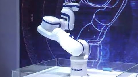 Robots of Cutting-edge Technology on Show at World Robot Conference 2015