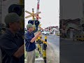 Palang Pintu Mainan Naik Turun Di Depan Palang Pintu Asli #palangpintukeretaapi