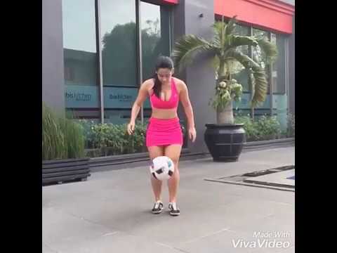 New Best Amazing Freestyle Football By Beautiful Girl 002