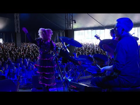 Toyah &amp; Robert - Enter Sandman (Live At Isle of Wight Festival 2024) | #SaturdaySongs
