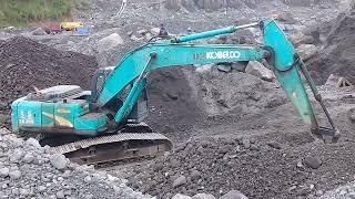 excavator kobelco sk 200 dredges waste in sand mining - 4k