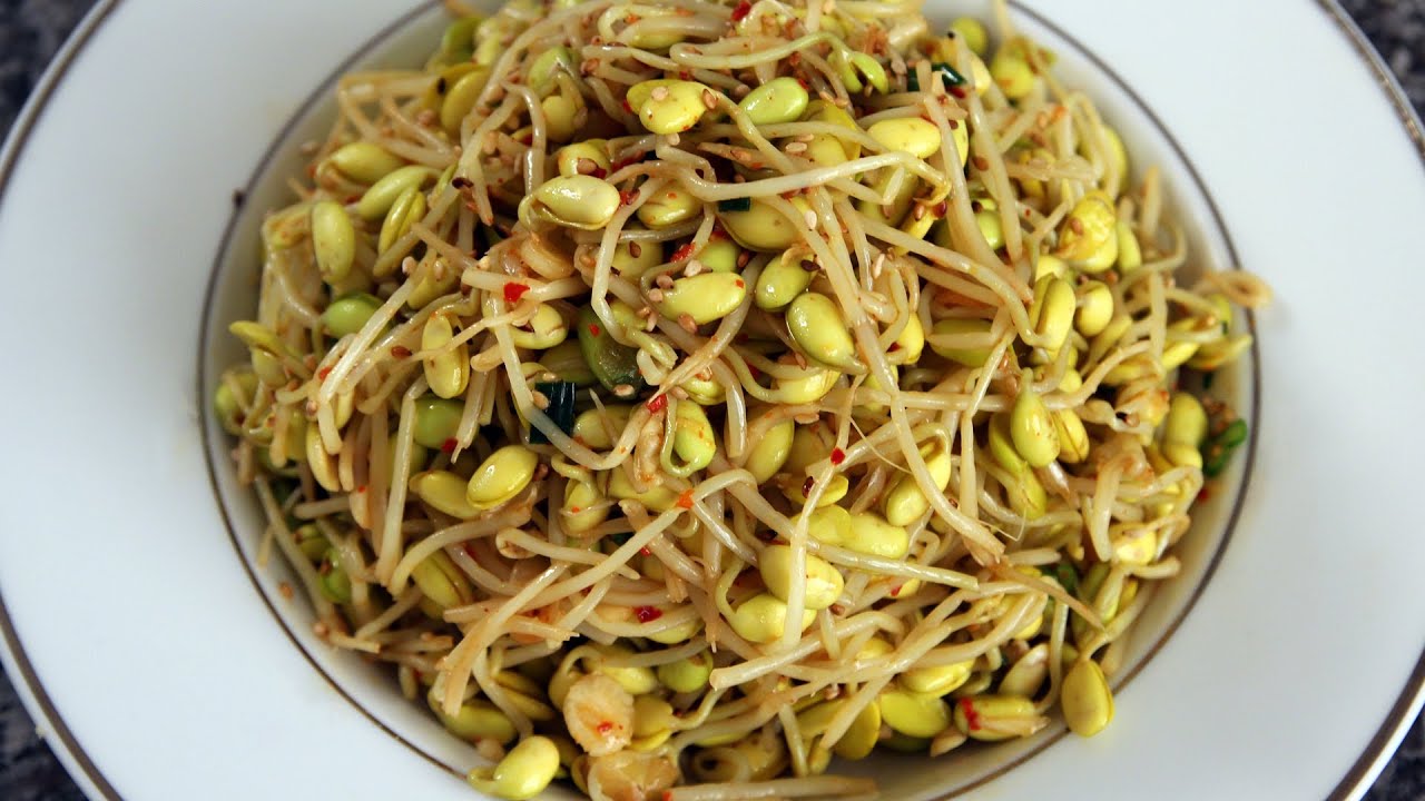 Soybean sprout side dish (Kongnamul muchim: )