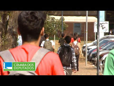 Comissão debate revisão de diretrizes de cursos de Geografia