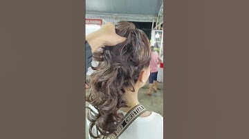 Ngoặm tóc giả dễ thương tại hội chợ đêm Kon Tum