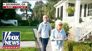 Download Lagu Celebrity chef Paula Deen welcomes Steve Doocy to her Savannah home MP3 Download Lagu Celebrity chef Paula Deen welcomes Steve Doocy to her Savannah home MP3