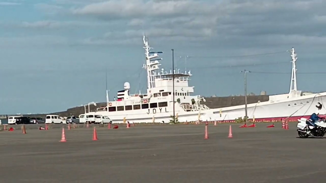 焼津港 白バイ練習風景動画「CB1300P女性隊員さん」「風切音あり」