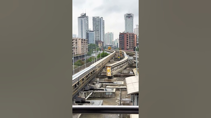 重庆的轻轨不仅能无缝衔接变轨，还能飞檐走壁，上天入地，真的太神奇了！#8d魔幻山城重庆 #重庆 #重庆轨道交通 #重庆dou知道