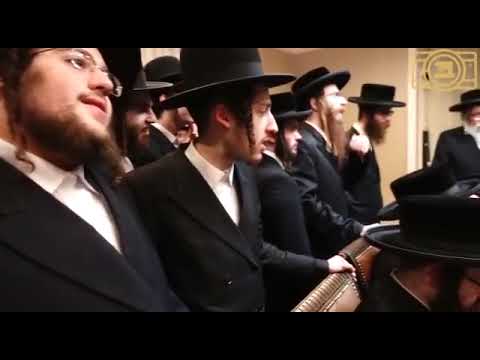 מעמד חלוקת תמיכה נכבדה בבית כ"ק אדמו"ר מסאטמאר שליט"א