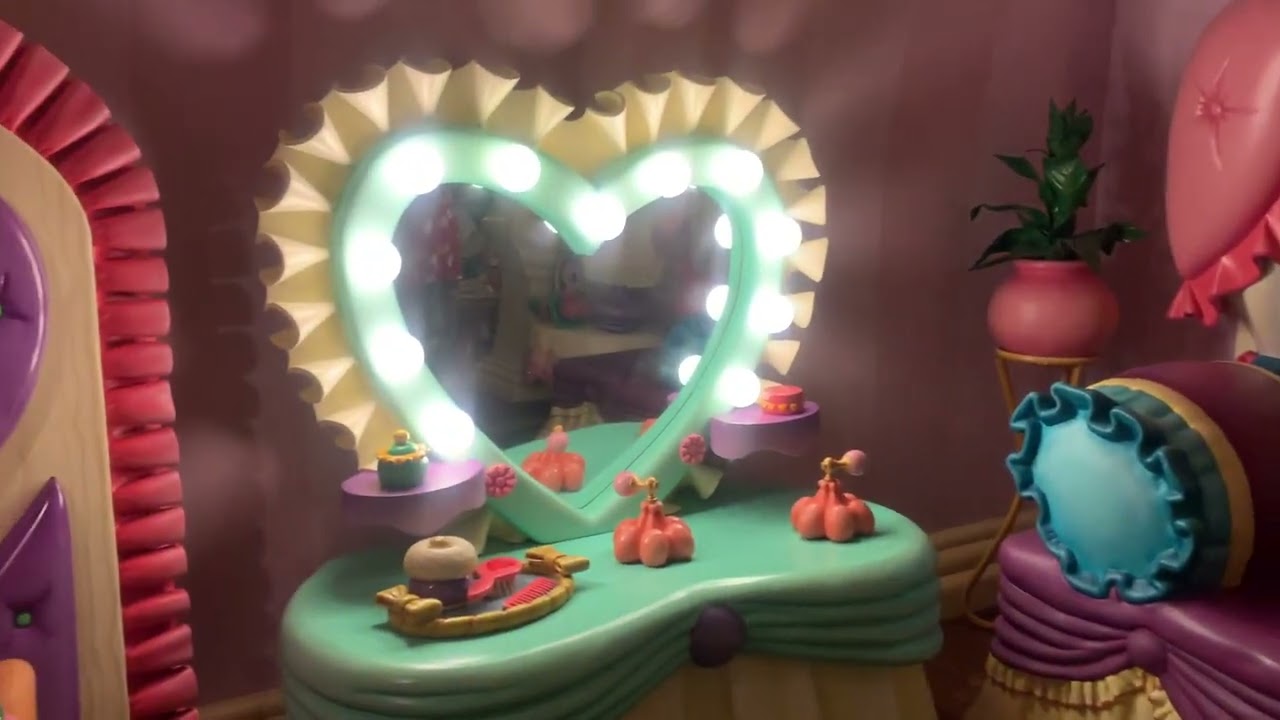 Disneyland 2025 Winter- Holiday Decor, Full Mariachi Performance, Main Street, Toontown, Train Ride