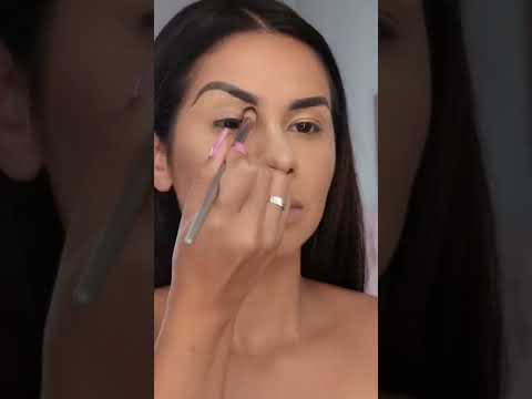 Vídeo: Como fazer maquiagem de dama de honra: 14 etapas (com fotos)
