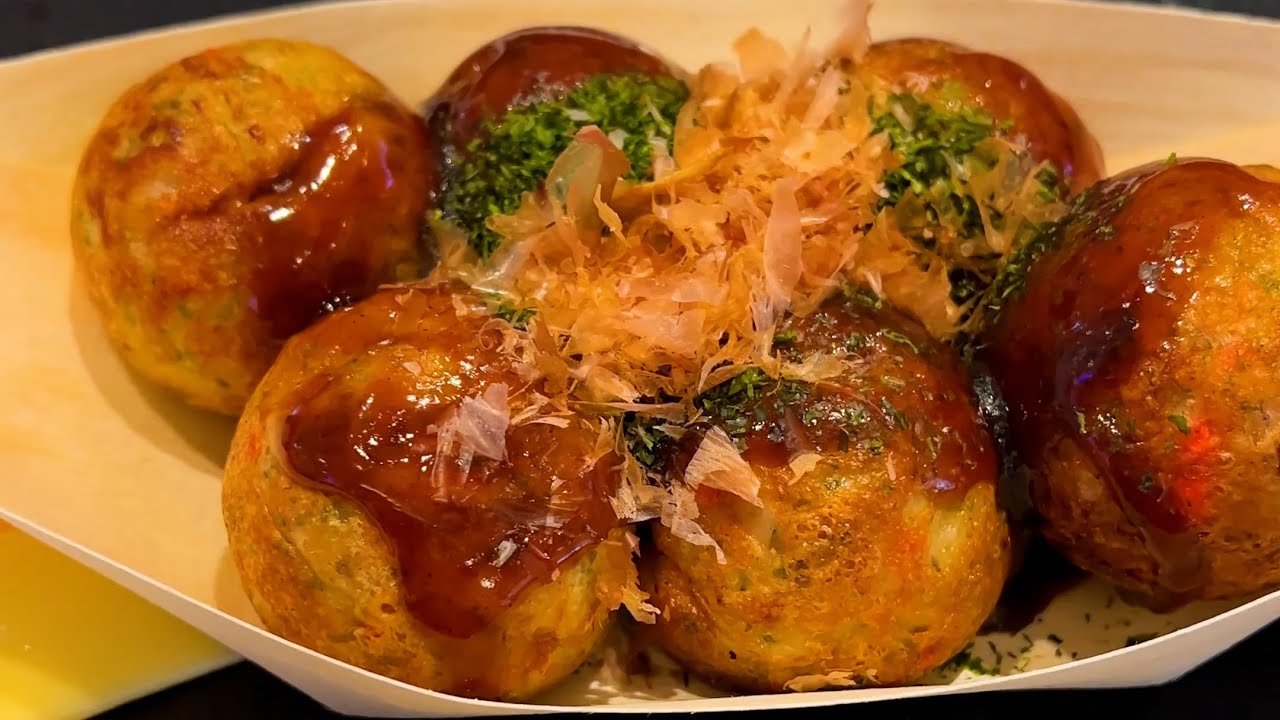 A Osaka impazzano le takoyaki, polpette di polpo street food. Ora anche in  Italia