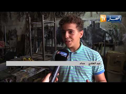حفاظا على حرفة والده عبد الهادي يتمسك بمهنة الحدادة رغم صعوبتها 