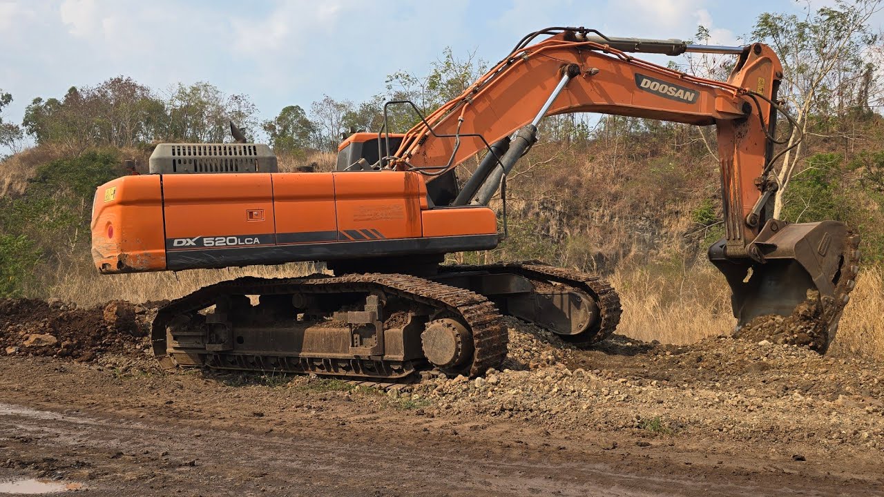 เจ้ายักษ์ใหญ่ DOOSAN DX520LCA ขายครับ รถ11,***ชั่วโมง 0625870434 เก่ง #เก่งฝากซื้อขายรถขุดทั่วไทย