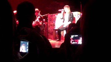 Kelly Clarkson covers Paramore - The Only Exception