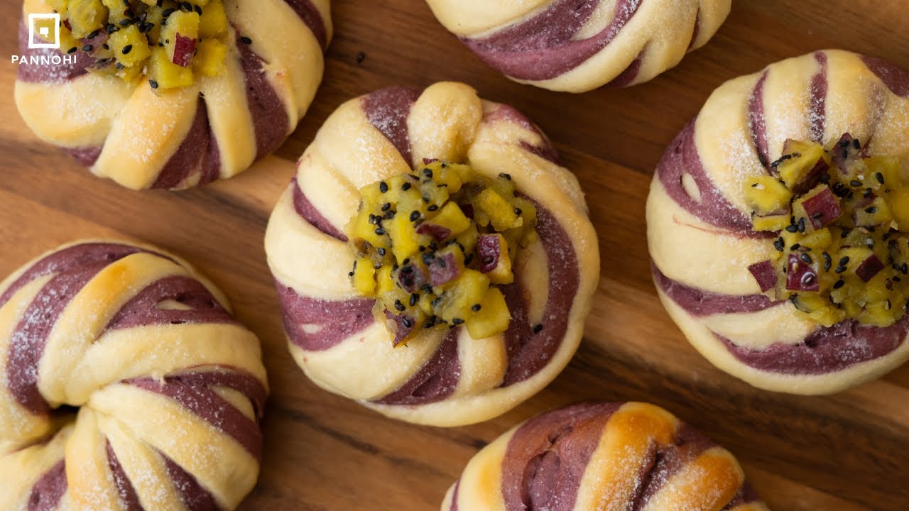 How to make Halloween ring bread with two colors of dough - YouTube