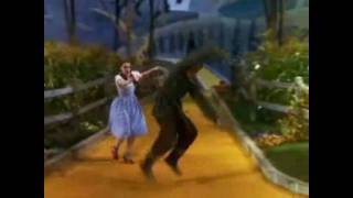 Download Lagu JUDY GARLAND: DELETED SCARECROW DANCE WITH RAY BOLGER, THE WIZARD OF OZ 1939 MP3