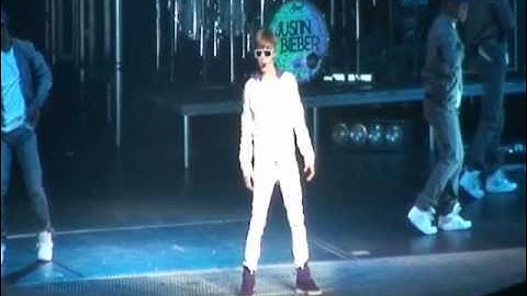 Justin Bieber -  Love Me in Montreal Show Opening - High Definition