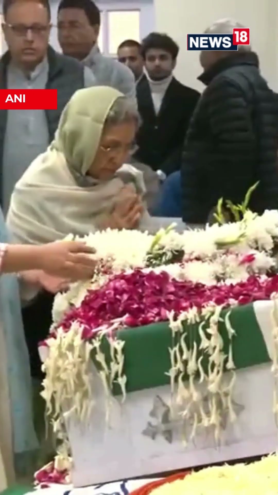 Former PM Dr Manmohan Singh’s Family Pay Their Last Respects | Manmohan Singh Last Rites | N18S