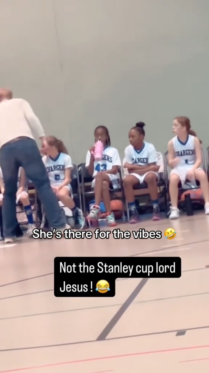 Lil sis just tryna chill \u0026 support the squad ??