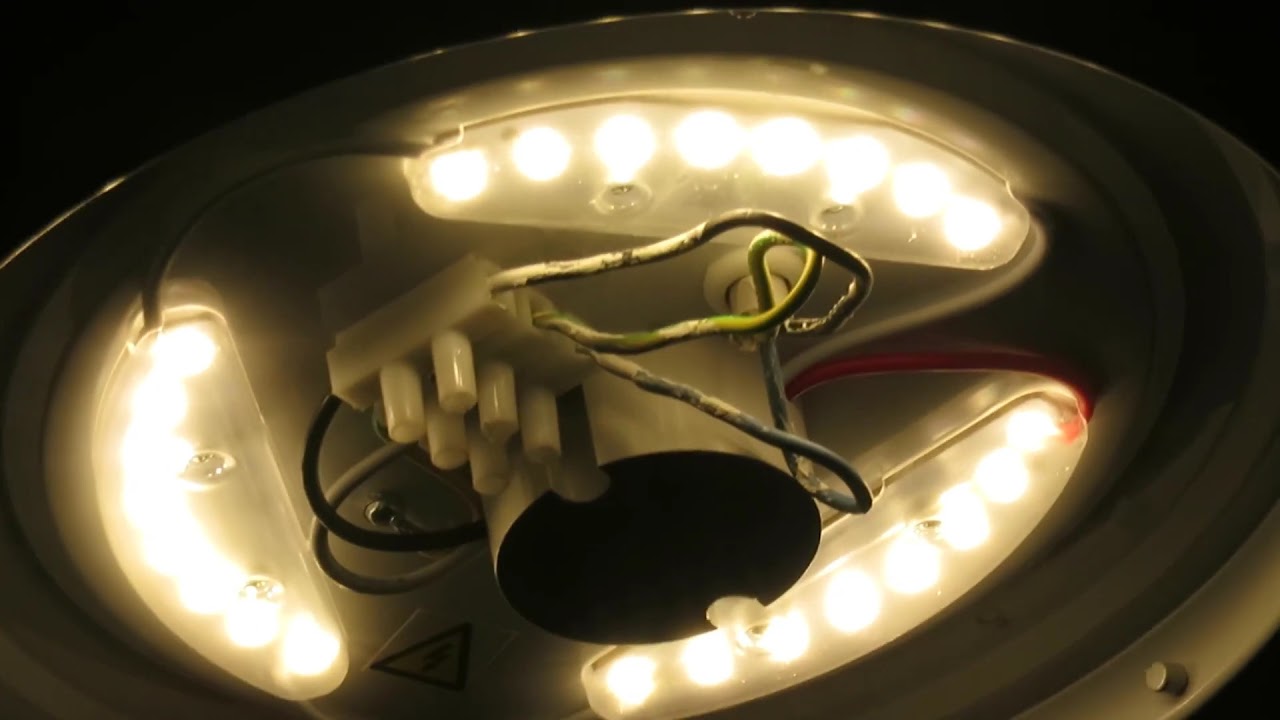 Montage einer LED Deckenleuchte - YouTube