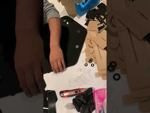 استاند أكريليك أنيق لعرض المنتجات بأسلوب احترافي تصميم أكريليك فاخر  