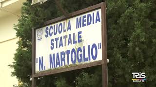 Aule e corridoi invasi da rifiuti, biblioteca a soqquadro, estintori svuotati