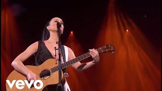 Katy Perry - What Makes a Woman (The Smile Live Performance Series) Resimi