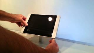 How-to-guide: Insert and take out iPad of Stand