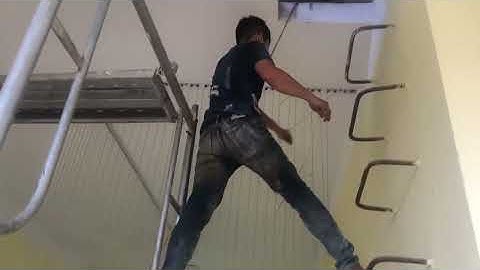 Lắp lưới an toàn cầu thang trường THCS Tân Định, Hoàng Mai, Hà Nội