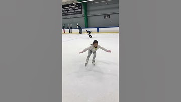 20221125 ice skating site spin