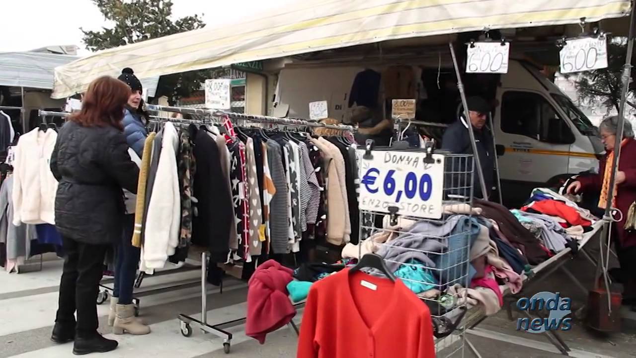 Teggiano: il mercato domenicale si sposta. Il parere dei cittadini e commercianti