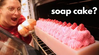 can I make soap that looks like strawberry cake!?