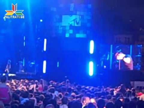 ენრიკე იგლესიასმა ქართული კონიაკი სცენაზე დააგემოვნა