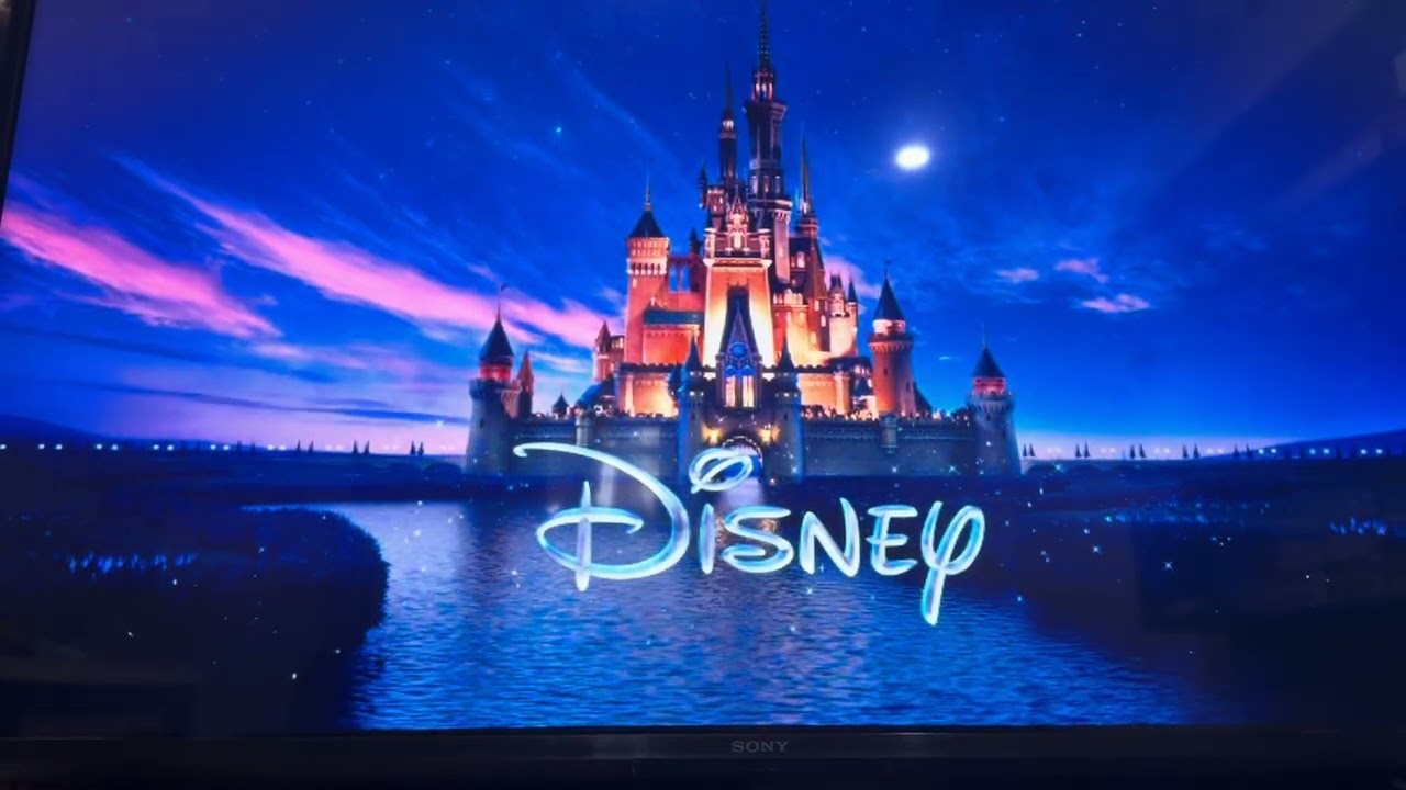 Let's see the opening of hannah montana -  best of both concert in the world 2008 DVD