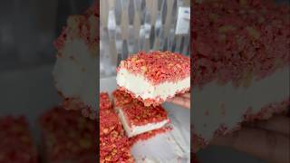 STRAWBERRY CRUNCH ICE CREAM SANDWICHES | HOMEMADE ICE CREAM 🍓❤️‍🔥 #strawberryicecreamrecipe