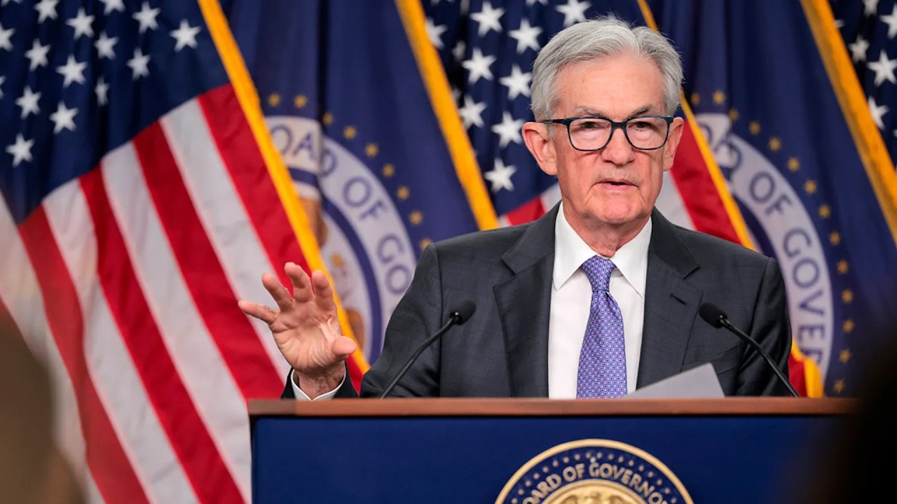 Federal Reserve holds interest rates steady - YouTube