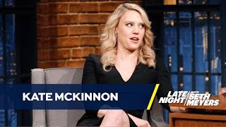 Kate Mckinnon Channels Hoarders And Gives Her Cat An Early Christmas Gift