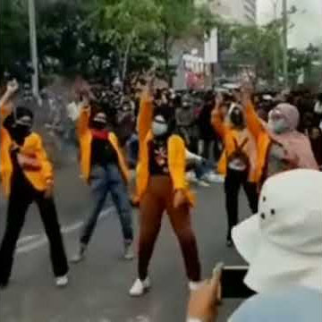 tik tok an di saat Demo    #joget #tiktok #demontrasi #mahasiswa #unik