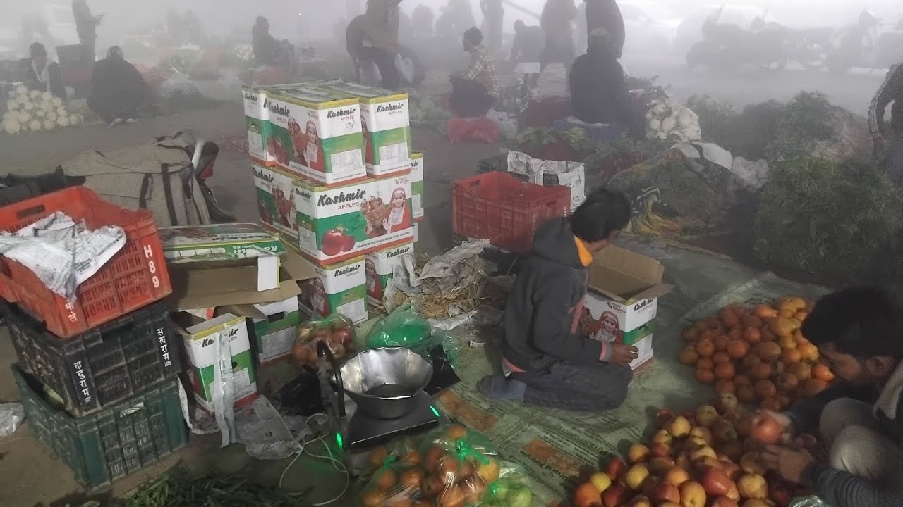 ਅੱਜ ਸਵੇਰੇ ਸਬਜੀ ਮੰਡੀ ਬੋਲੀ ਤੇ ਗਏ/