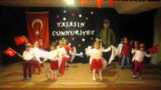 Neşeli̇ Adimlarda Huri̇yet Bayrami Böyle Kutlanir 3