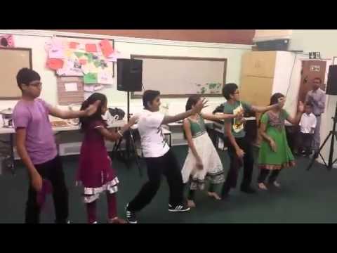 Group dance To Sonapareeya
