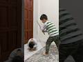 عم يضرب اخوه