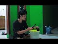 Bersantai di malam hari dengan segelas kopi