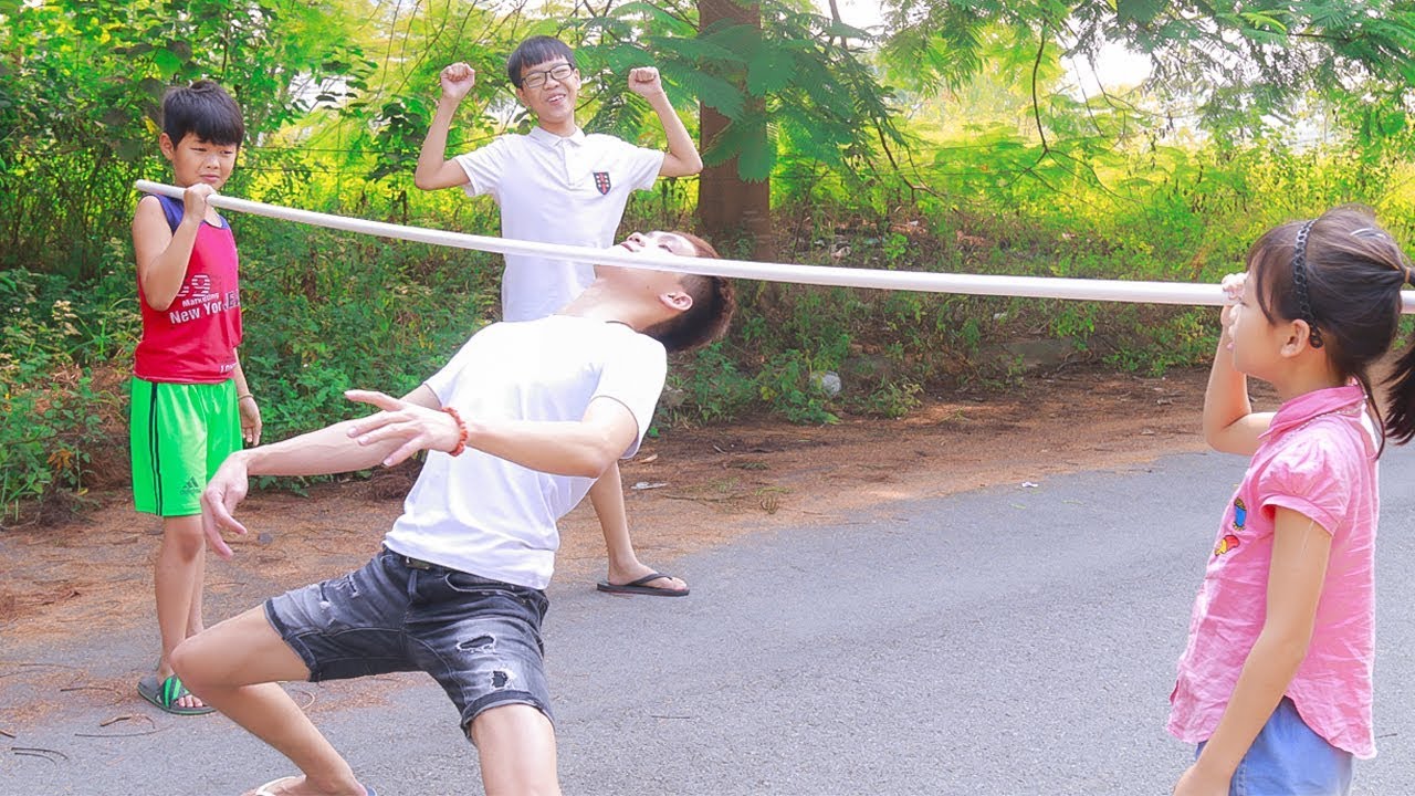 Kids play Blindfold Limbo dance! Kids Head Shoulders Knees Toes Song Children YouTube