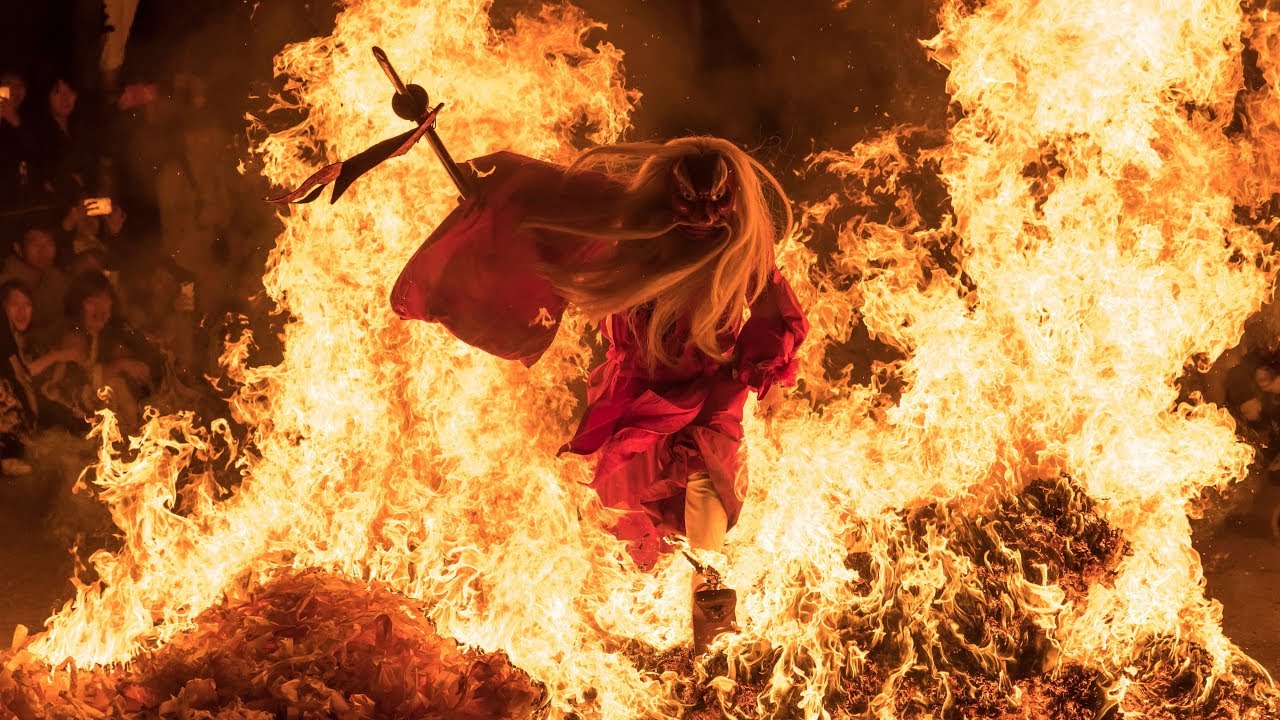 2017 古平町 恵比須神社例大祭(秋祭り)　天狗(猿田彦)火くぐり