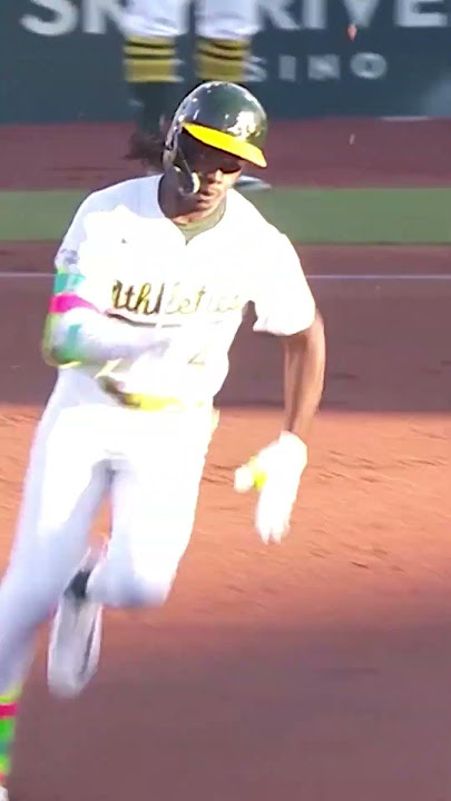 A LEADOFF inside-the-park home run for Lawrence Butler! 😤