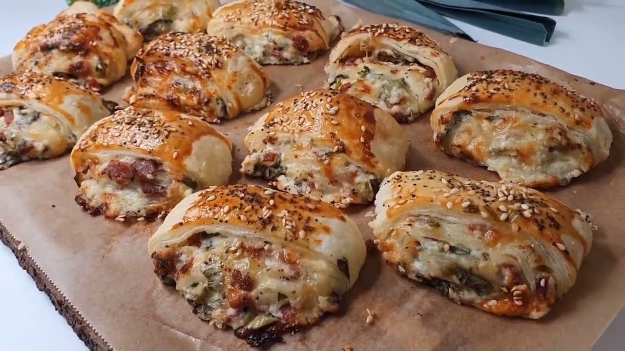Blitzschnelles Blätterteig Gebäck mit Schmand und Salami Füllung I ... Blitzschnelles Blätterteig Gebäck mit Schmand und Salami Füllung I ...