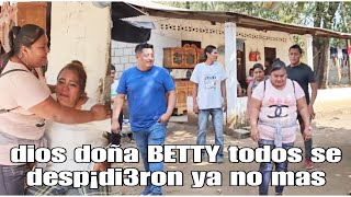 doña BETTY se va a trabajar a un BAR la llaman para que se vaya por eso ya no canal